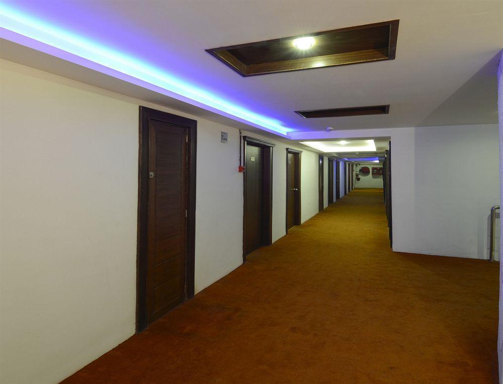 Hotel Atithi Агра Экстерьер фото