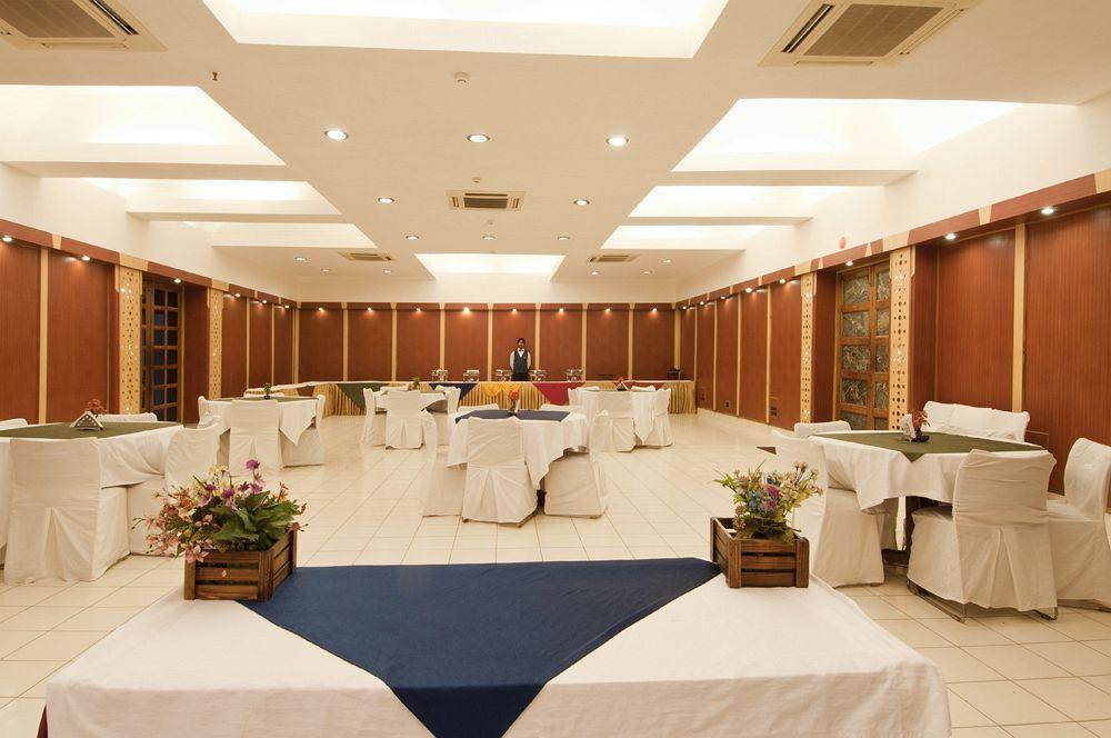 Hotel Atithi Агра Экстерьер фото