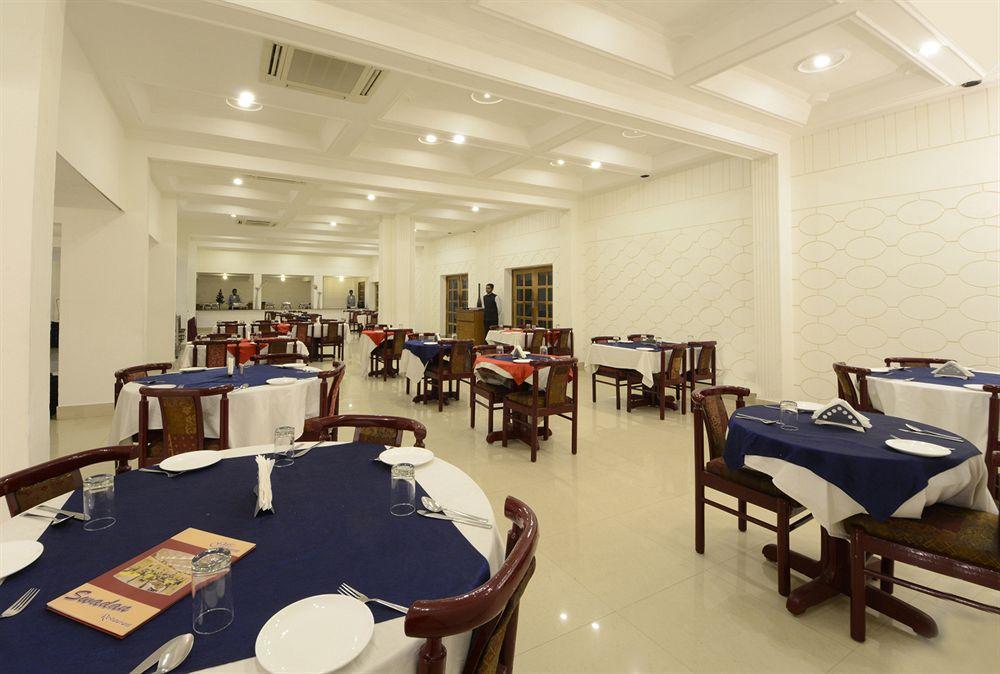Hotel Atithi Агра Экстерьер фото